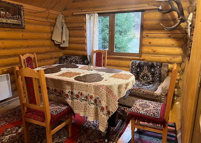 Farmstead Lisova بيت شباب *